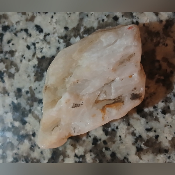 ALIEN HEAD SHAPED MINERAL QUARTZ ROCK - Picture 2 of 5